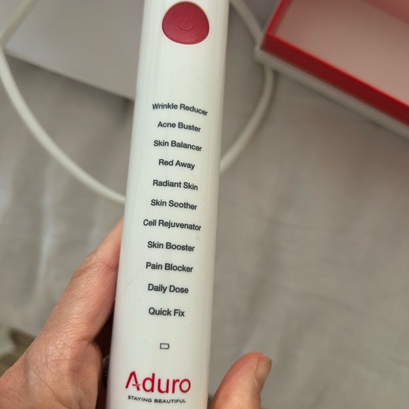 Aduro LED Facial Mask - Picture 5 of 5